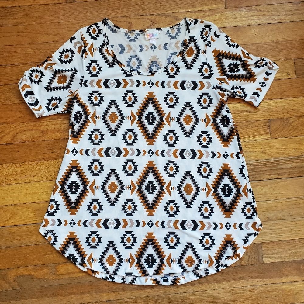 Lularoe Geometric Patterned Curved Hem Top Size Med‎